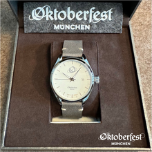 Lade das Bild in den Galerie-Viewer, Die Oktoberfest Automatik-Uhr – Tradition trifft Präzision in exklusivem Design
