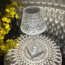 Lade das Bild in den Galerie-Viewer, Aufladbare LED-Tischlampe aus Acrylglas-Stil
